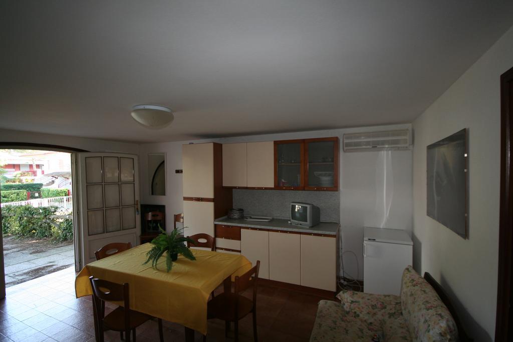 Ba - Villa Stella - 3 Apartments- Lignano Sabbiadoro Exterior photo